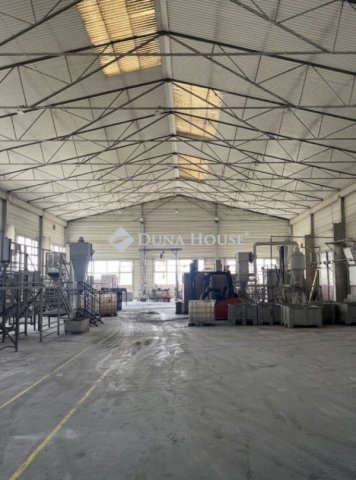 Kiadó ipari ingatlan, Petőfibányán 2473 E Ft / hó