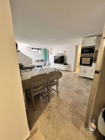 Eladó téglalakás, Veszprémben 48 M Ft, 3 szobás