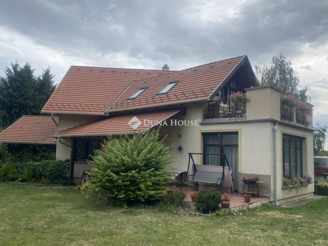 Eladó családi ház, Veresegyházon 195 M Ft, 6 szobás