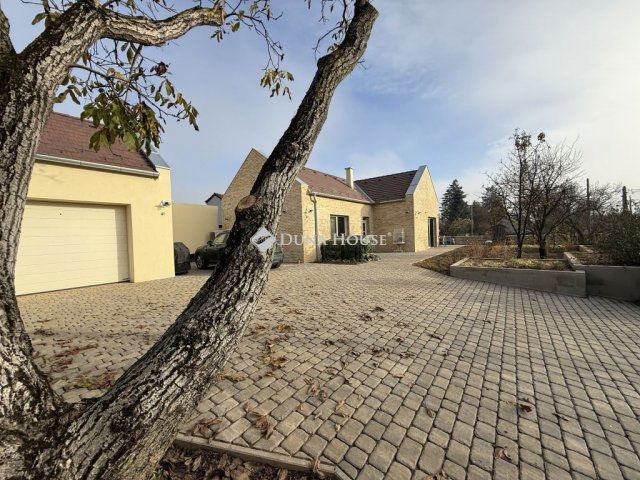 Eladó családi ház, Salköveskúton 195 M Ft, 3+1 szobás