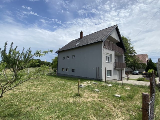 Eladó családi ház, Kocson 178 M Ft, 5+3 szobás