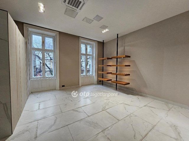 Eladó téglalakás, Budapesten, VI. kerületben 450 M Ft, 2 szobás