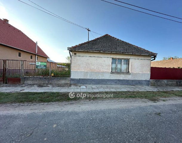 Eladó családi ház, Homokmégyen 5.8 M Ft, 2 szobás