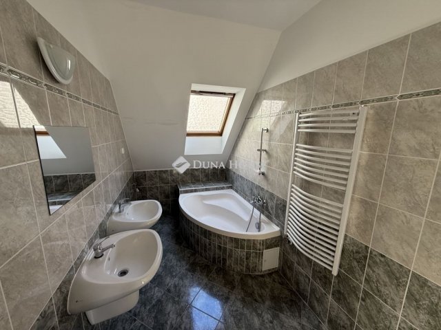 Kiadó téglalakás, albérlet, Kecskeméten 180 E Ft / hó