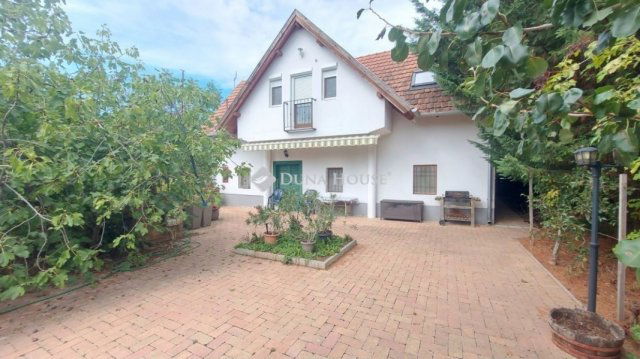 Eladó nyaraló, Csopakon 120 M Ft, 4 szobás / költözzbe.hu