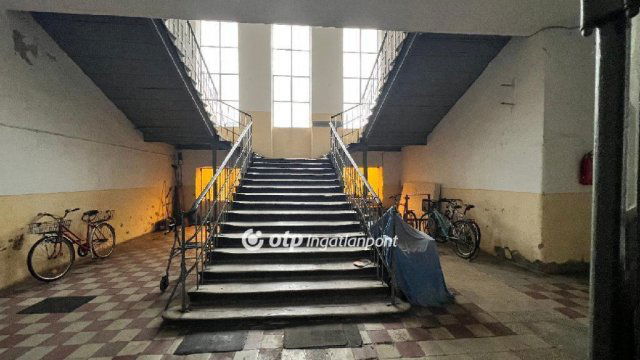 Eladó téglalakás, Pápán 12.9 M Ft, 1 szobás