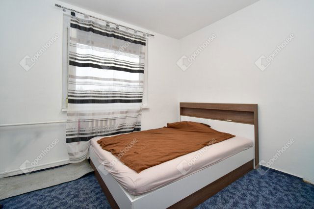 Eladó panellakás, Szegeden 69.5 M Ft, 4 szobás