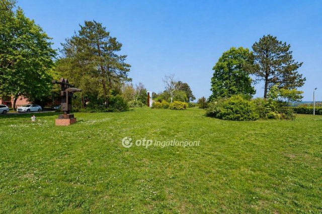 Eladó téglalakás, Dunaújvárosban 31 M Ft, 2 szobás