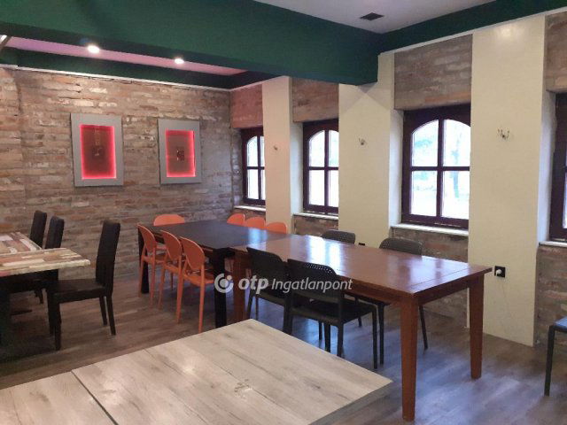 Kiadó üzlethelyiség, Balatonföldváron 500 E Ft / hó