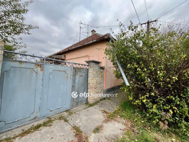 Eladó családi ház, Fajszon 13.5 M Ft, 4 szobás