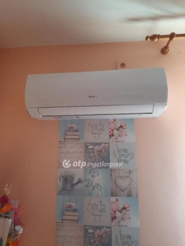 Eladó téglalakás, Pécsett 59.9 M Ft, 3 szobás