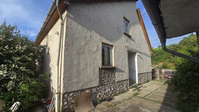 Eladó családi ház, Parasznyán 19 M Ft, 4 szobás