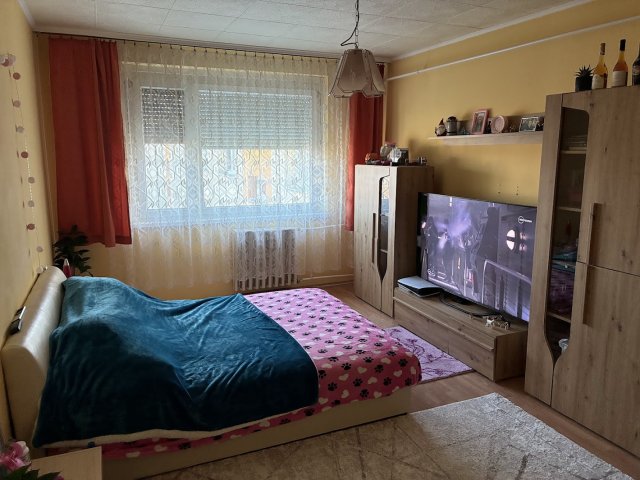 Eladó panellakás, Makón, Deák Ferenc utcában 40.99 M Ft