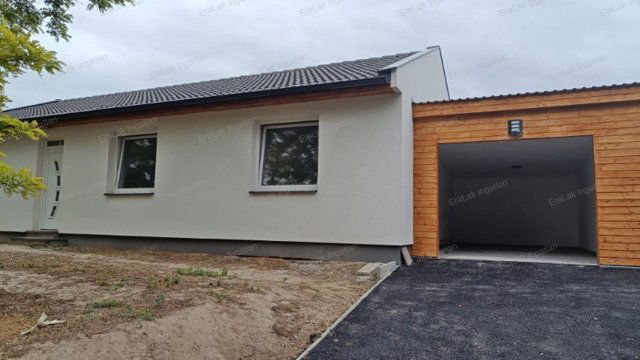 Eladó ikerház, Győrságon 70 M Ft, 4 szobás