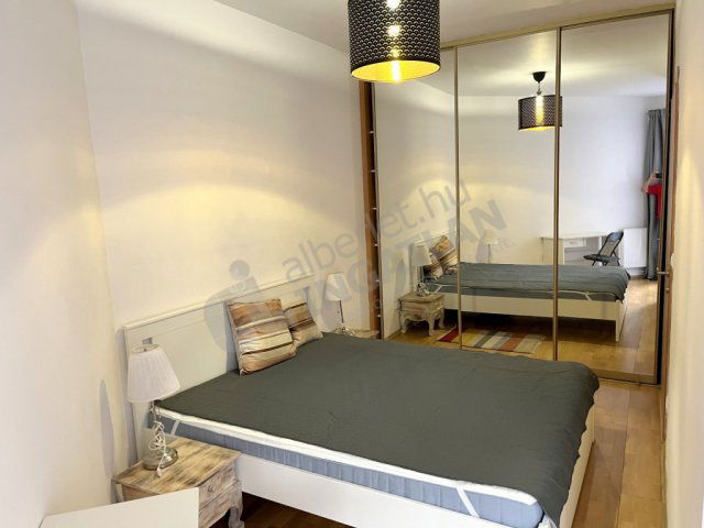 Kiadó téglalakás, albérlet, VI. kerületben, Király utcában