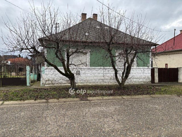 Eladó családi ház, Kisvárdán 30 M Ft, 2 szobás