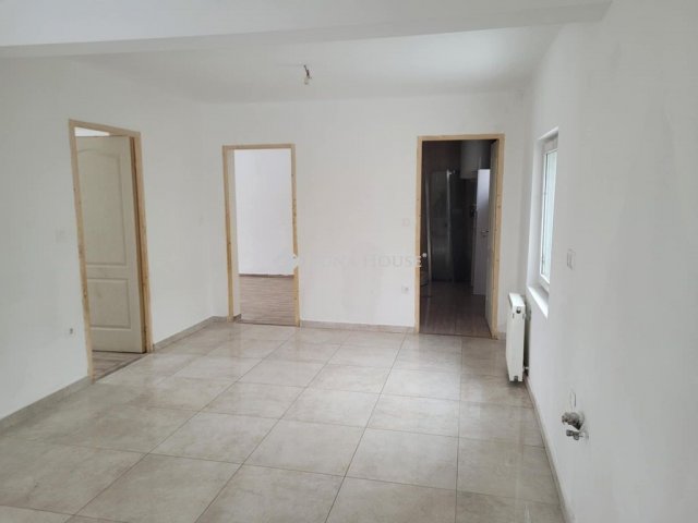 Eladó családi ház, Esztergomban 50 M Ft, 3 szobás