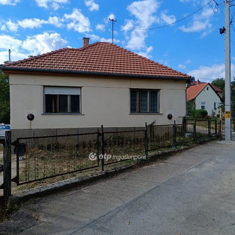 Eladó családi ház, Pécsett 49.9 M Ft, 3 szobás