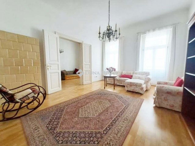 Eladó téglalakás, Budapesten, V. kerületben 129.9 M Ft, 3 szobás
