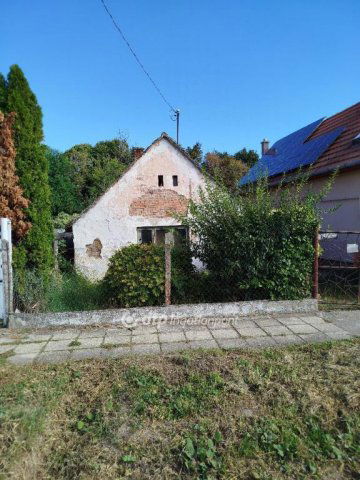 Eladó családi ház, Pécsett 11 M Ft, 3 szobás