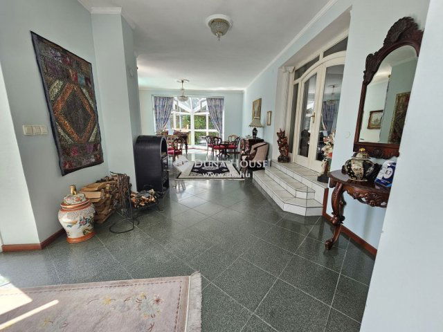 Eladó családi ház, Szentendrén 290 M Ft, 1 szobás