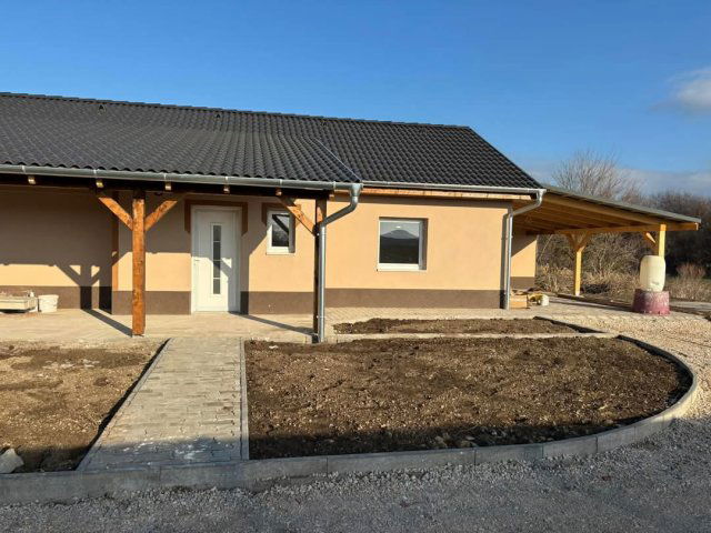 Eladó családi ház, Daruszentmiklóson 27.3 M Ft, 2 szobás