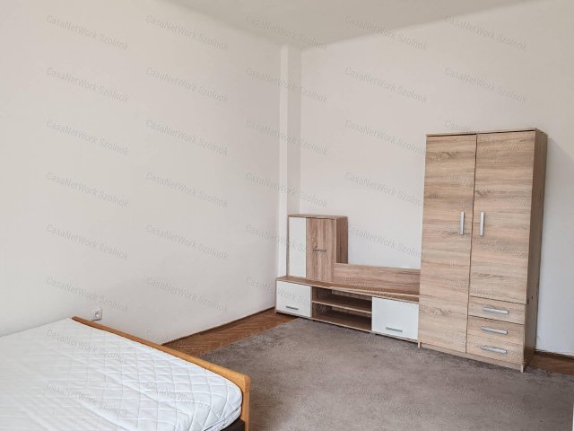 Kiadó téglalakás, albérlet, Szolnokon 110 E Ft / hó, 2 szobás