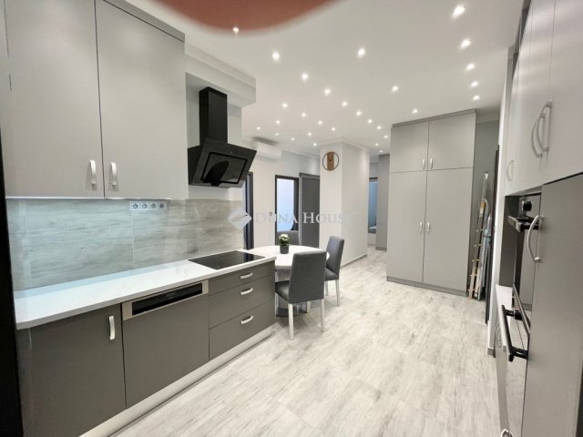 Kiadó téglalakás, albérlet, Budapesten, V. kerületben, 3 szobás