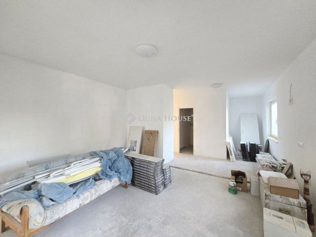 Eladó családi ház, Érden 100 M Ft, 2 szobás