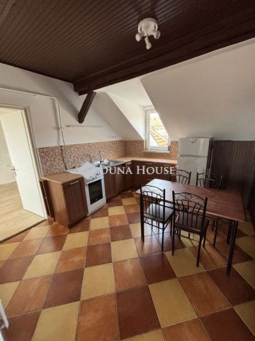 Kiadó téglalakás, albérlet, Pécsett, József utcában, 3 szobás