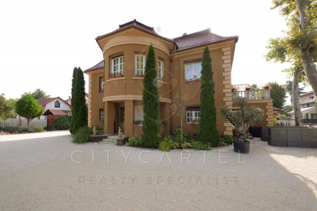 Eladó családi ház, Siófokon 1130.014 M Ft, 10 szobás