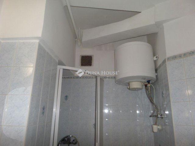 Eladó téglalakás, Pécsett 45 M Ft, 2 szobás