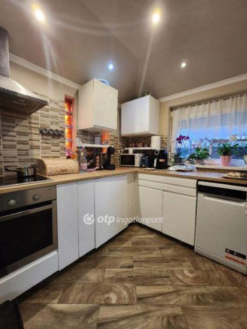 Eladó családi ház, Tökölön 93 M Ft, 4 szobás