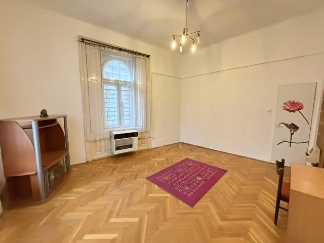 Eladó téglalakás, Budapesten, XIV. kerületben, Thököly úton