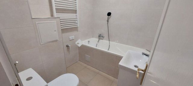 Kiadó téglalakás, albérlet, Tatabányán, Hunyadi János téren