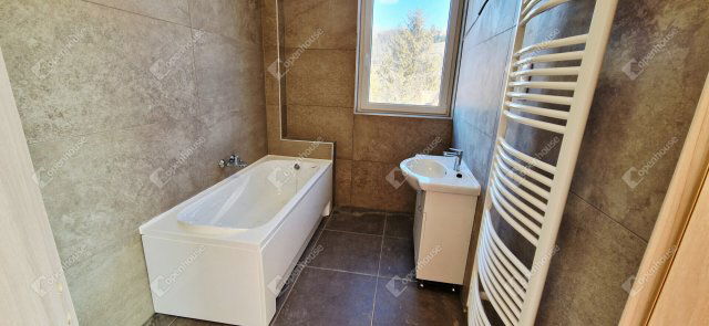 Eladó téglalakás, Miskolcon 60 M Ft, 3 szobás