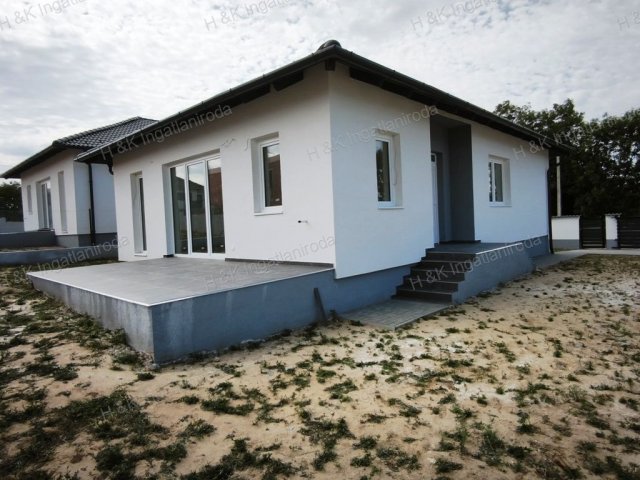 Eladó családi ház, Őrbottyánban 97.5 M Ft, 4 szobás