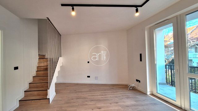 Eladó téglalakás, Szegeden 95.9 M Ft, 4 szobás