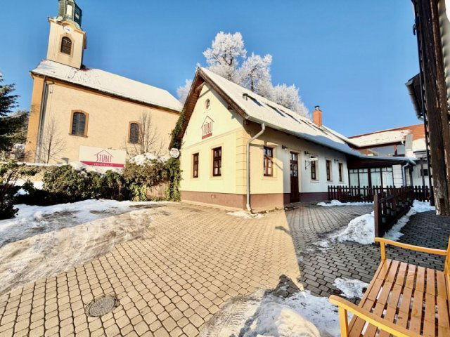 Eladó üzlethelyiség, Nagykovácsiban 379 M Ft