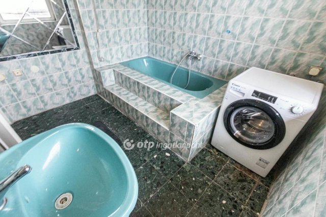 Eladó családi ház, Budapesten, XV. kerületben 160 M Ft