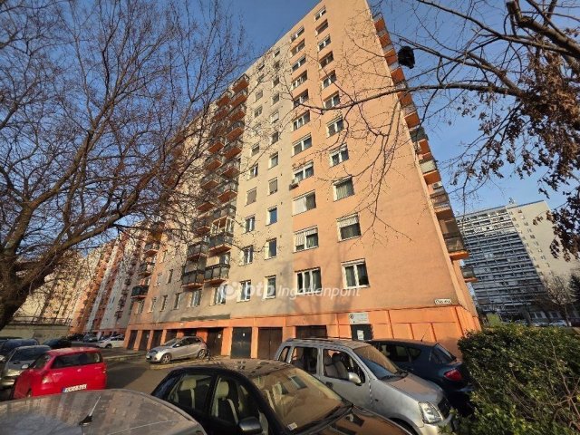 Eladó panellakás, Debrecenben 62.9 M Ft, 3 szobás