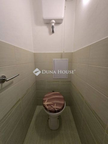 Eladó panellakás, Pécsett 48.49 M Ft, 3 szobás