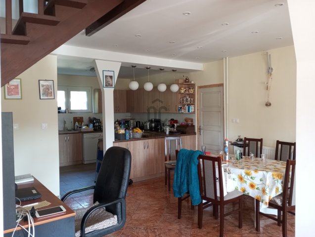 Eladó családi ház, Mendén 94.9 M Ft, 5 szobás