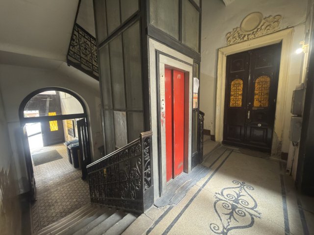 Eladó téglalakás, Budapesten, VI. kerületben 36.9 M Ft, 1 szobás