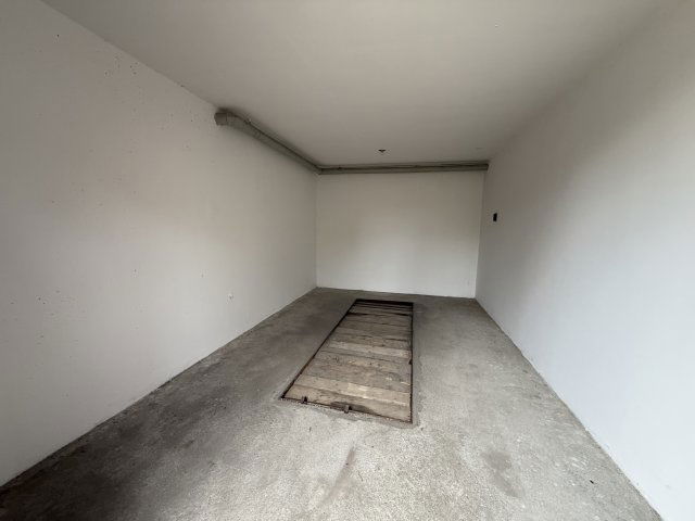 Kiadó garázs, Nyíregyházán, Korányi Frigyes utcában