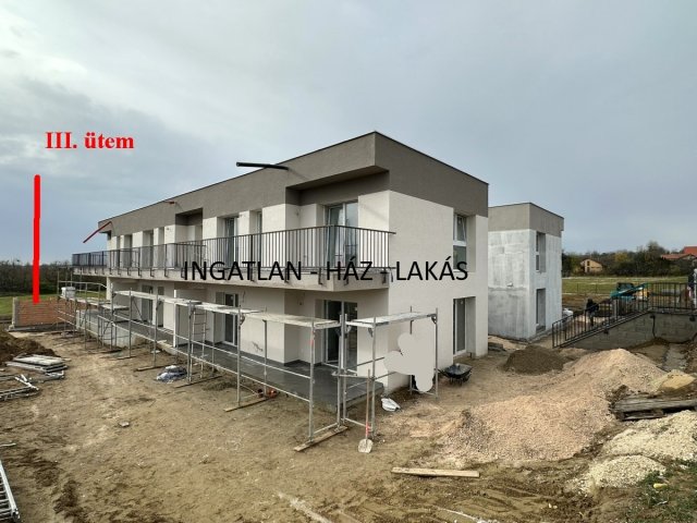 Eladó téglalakás, Mogyoródon 64.9 M Ft, 3 szobás