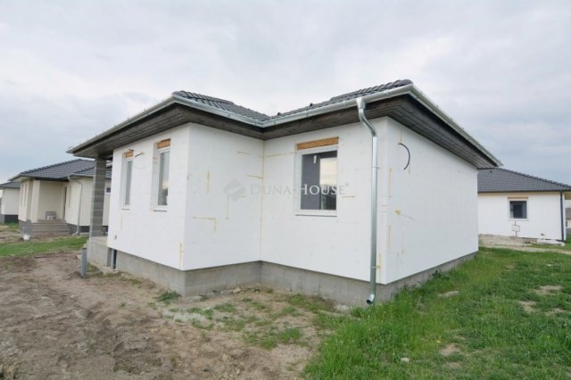 Eladó családi ház, Kecskeméten 86.9 M Ft, 5 szobás