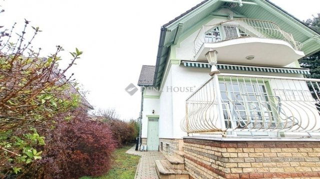 Eladó családi ház, Dunakeszin 199.5 M Ft, 7 szobás