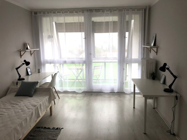 Kiadó panellakás, albérlet, Pécsett, Őz utcában 180 E Ft / hó