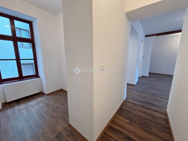 Eladó téglalakás, Sopronban 84.9 M Ft, 2 szobás